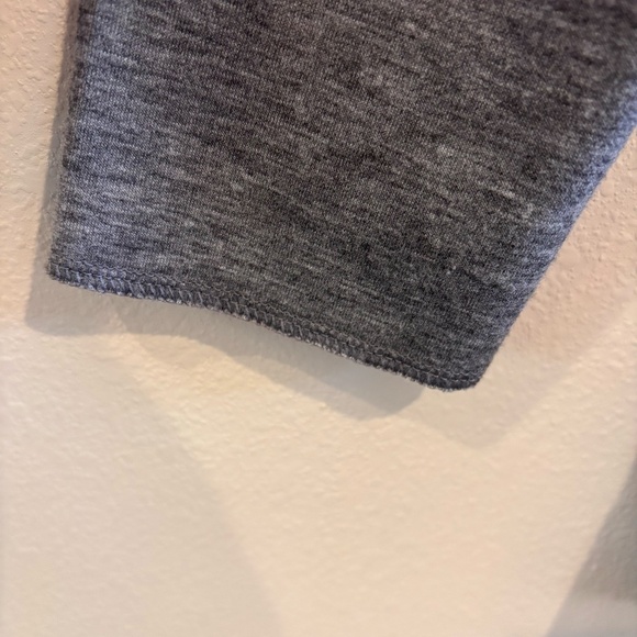 Chico's Zenergy Women's Gray Long Sleeve SZ 1 (Medium) EUC Scoop Neck - Picture 5 of 10